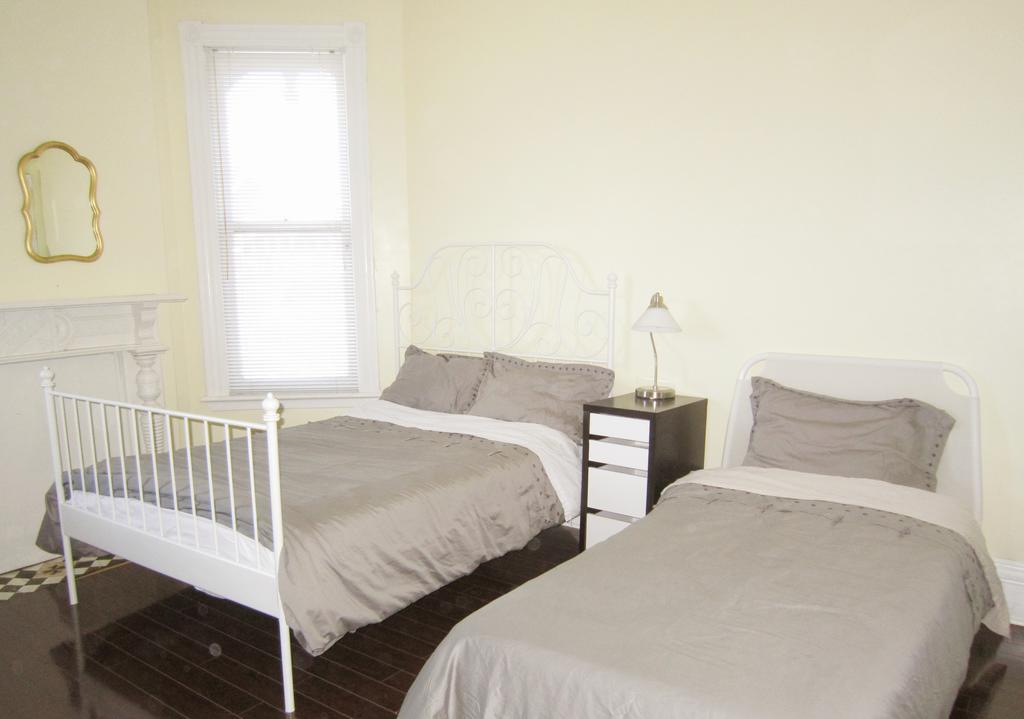 Spadina 11 Guesthouse Toronto Zewnętrze zdjęcie